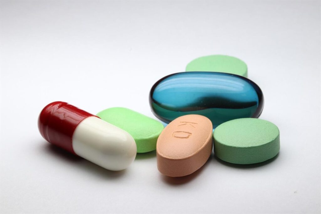 In der heutigen schnelllebigen Welt sollte der Zugang zu lebenswichtigen Medikamenten einfach, sicher und vertraulich sein. Bei Kapsel wissen wir, dass Ihre Gesundheit eine persönliche Angelegenheit ist, ebenso wie die Art und Weise, wie Sie damit umgehen. Deshalb bieten wir einen vertraulichen, sicheren und unkomplizierten Online-Apothekenservice an, der sicherstellt, dass Sie die Medikamente, die Sie benötigen, diskret bis an Ihre Haustür geliefert bekommen.