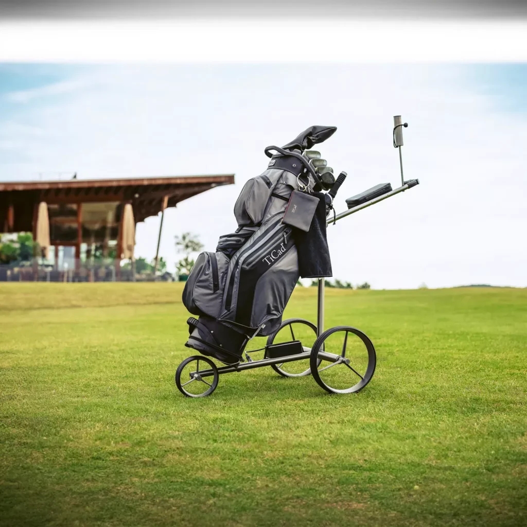 Für leidenschaftliche Golfer in Deutschland ist Par71.de die ultimative Anlaufstelle, um Ihr Spiel zu verbessern. Par71.de bietet ein erstklassiges Einkaufserlebnis und präsentiert eine umfangreiche Auswahl an Top-Golfmarken, hochmoderner Ausrüstung und professionellen Schlägeranpassungsservices – alles unter einem Dach in Ratingen.