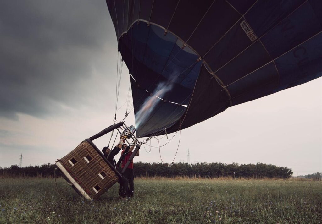For those seeking a truly unforgettable adventure, Virgin Balloon Flights offers an experience like no other. As the UK’s number one passenger hot air balloon ride operator, Virgin Balloon Flights has been taking people to the skies since 1994, offering breathtaking views and memories that last a lifetime. With their iconic red balloons and a commitment to excellence, this is more than just a balloon ride—it’s a once-in-a-lifetime journey.