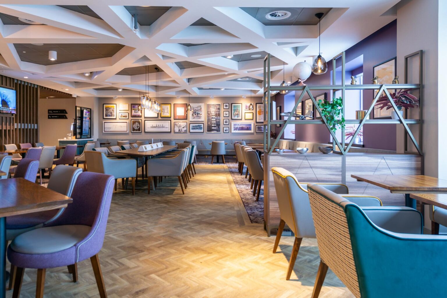 Traveling can be an exhilarating experience, but let’s be honest—airport stress is real. Long security lines, noisy crowds, and uncomfortable waiting areas can leave you feeling drained before your flight even begins. Fortunately, No1 Lounges is here to change the way you experience airports across the UK. Offering a sanctuary of comfort and relaxation, No1 Lounges has redefined the pre-flight journey, providing a premium experience that elevates your entire trip.